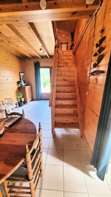 Escalier pour accéder aux chambres